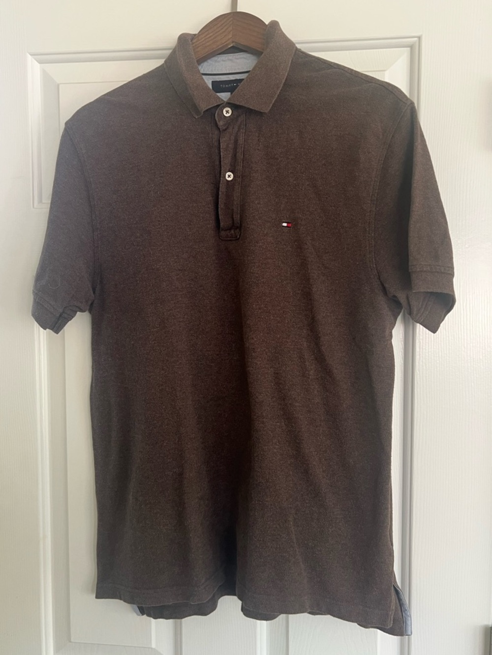 Tommy Hilfiger Brown Short Sleeve Polo. Size Medium.